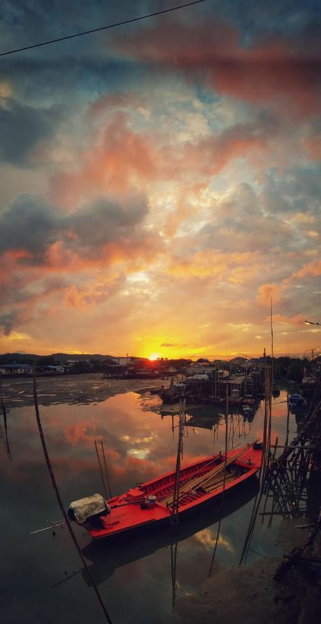 Buorana Hostel Chonburi Ngoại thất bức ảnh