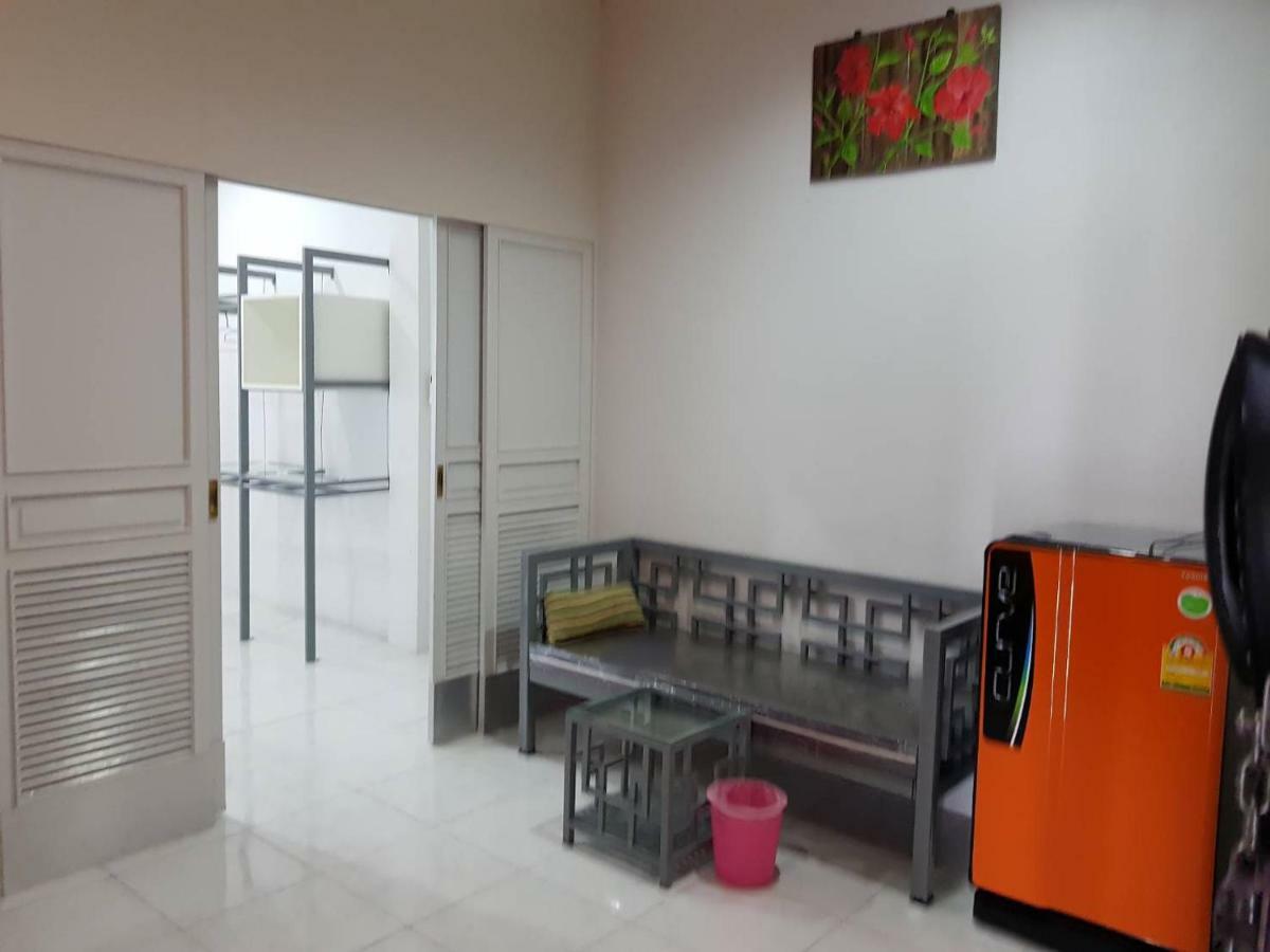 Buorana Hostel Chonburi Ngoại thất bức ảnh