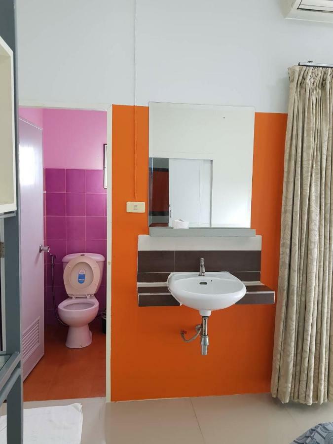 Buorana Hostel Chonburi Ngoại thất bức ảnh